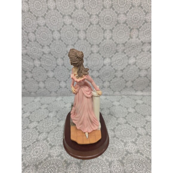 La Verona Collection Cinderella Figurine Woman Statuette‎ On Stairs Open Box - Picture 3 of 7